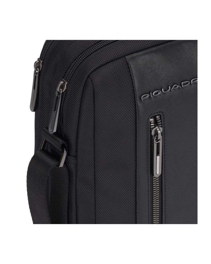 Piquadro - Borsello porta iPad®mini in tessuto riciclato con tasche per AirPods® Brief 2