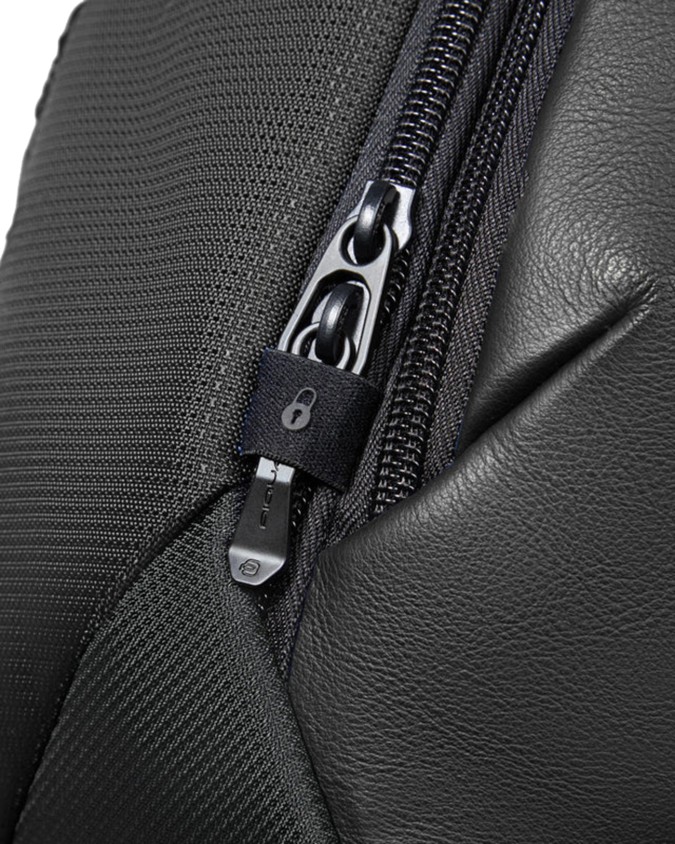  Piquadro – Zaino da viaggio porta pc 15.6’’ in pelle vegana e