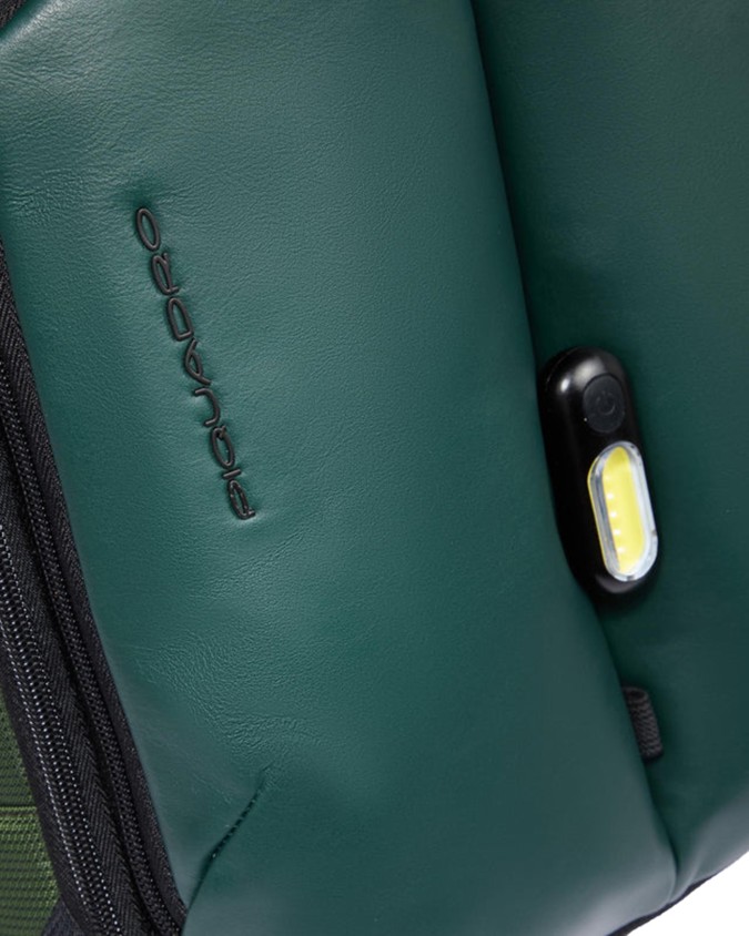  Piquadro – Zaino porta pc 17.3’’ espandibile in pelle vegana e