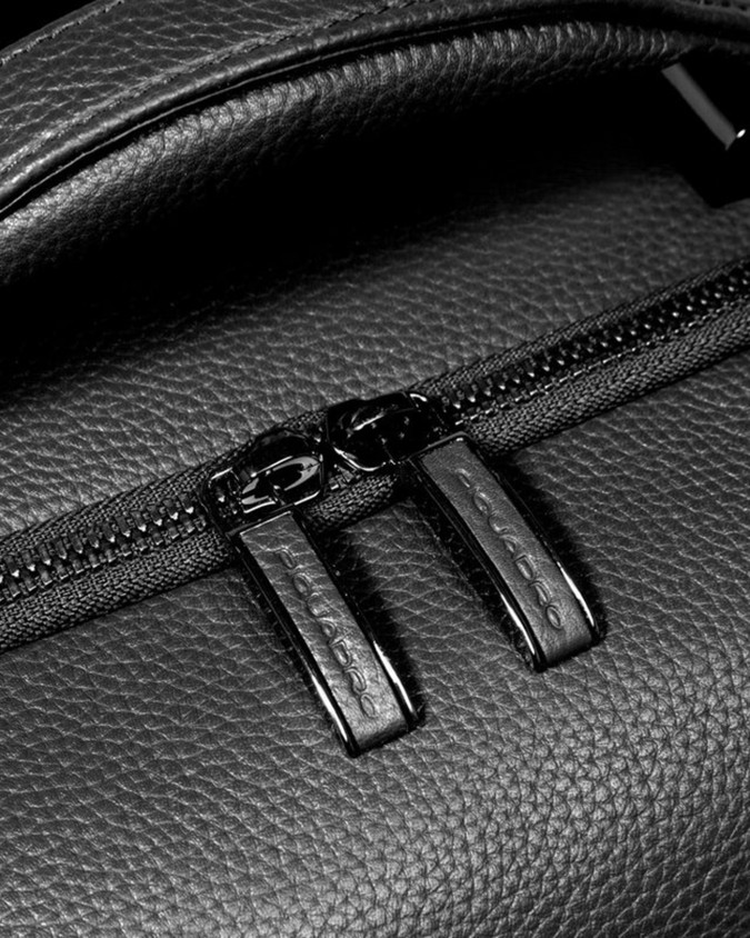  Piquadro - Zaino da viaggio personalizzabile in pelle porta pc