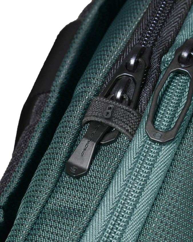  Piquadro – Zaino da viaggio porta pc 14’’ in pelle vegana e