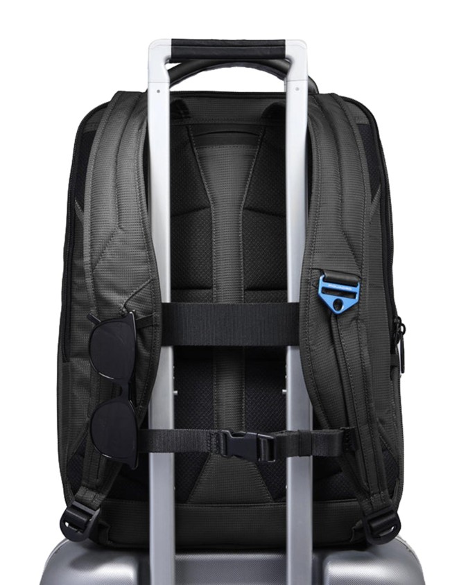  Piquadro – Zaino porta pc 17.3’’ espandibile in pelle vegana e