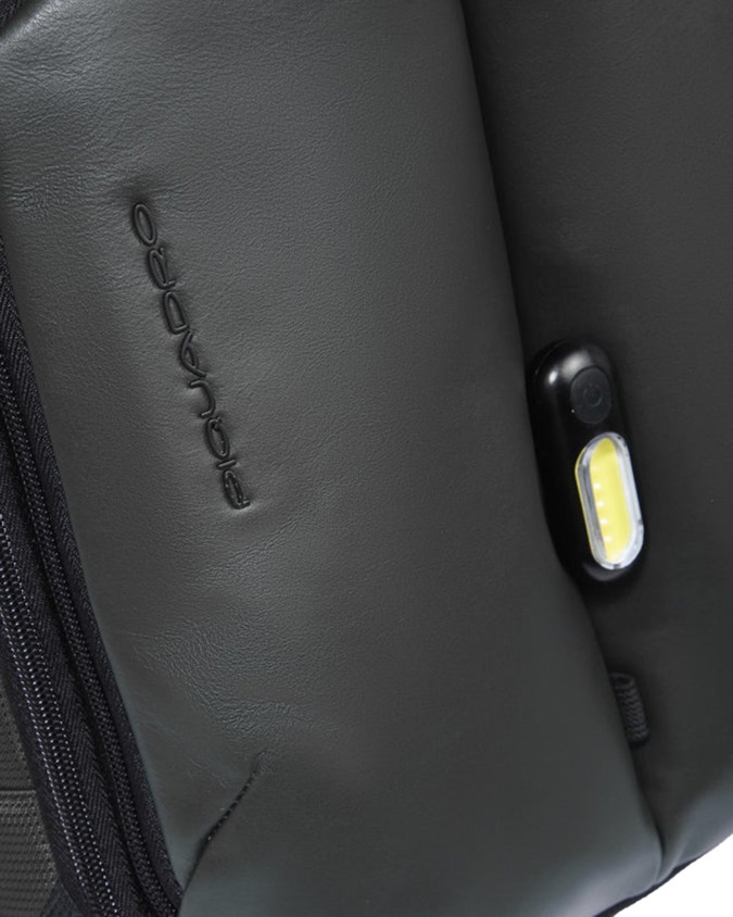  Piquadro – Zaino porta pc 17.3’’ espandibile in pelle vegana e