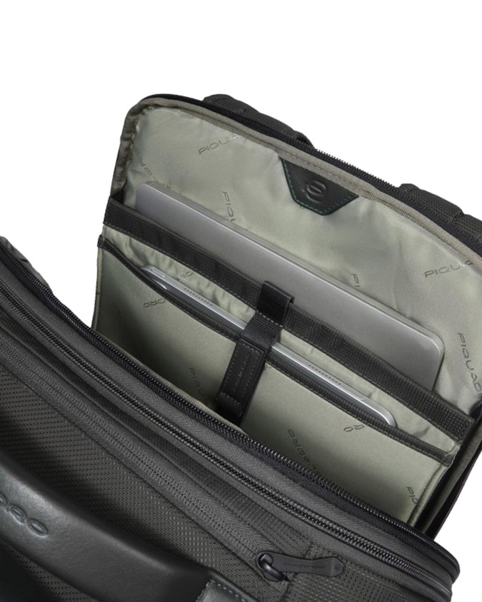  Piquadro – Zaino porta pc 17.3’’ espandibile in pelle vegana e