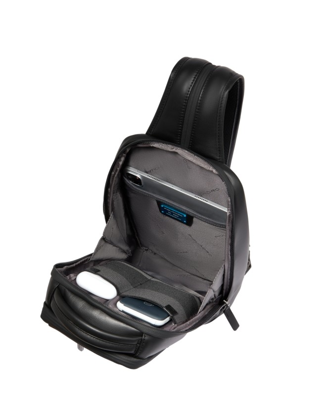  Piquadro - Zaino uomo monospalla in pelle con due scomparti