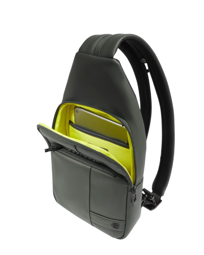  Piquadro - Zaino uomo monospalla in tessuto gommato Wollem