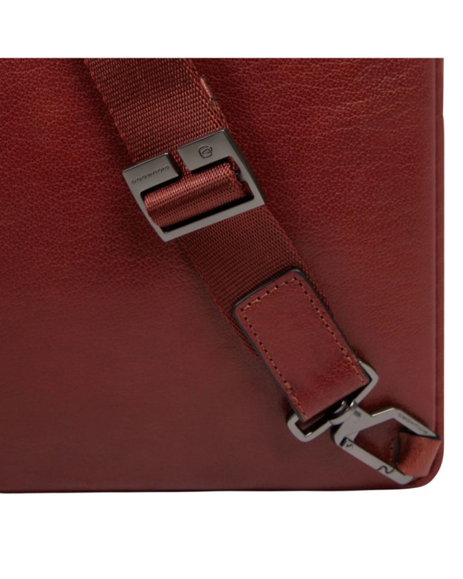  Piquadro - Borsello uomo in pelle porta iPad® con protezione