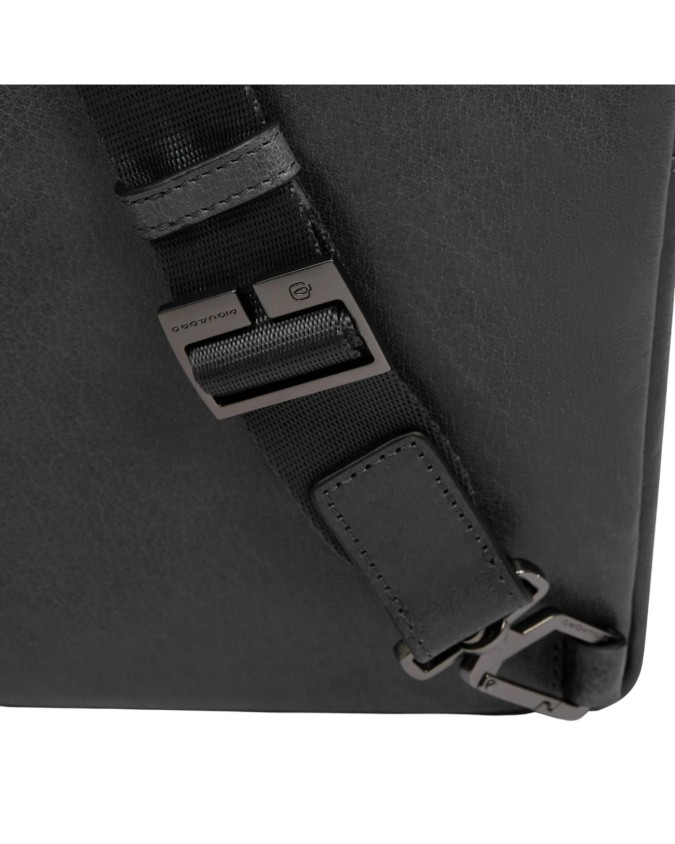  Piquadro - Borsello uomo in pelle porta iPad® con protezione