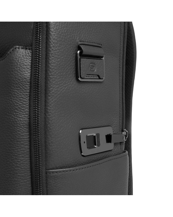  Piquadro - Zaino da viaggio in pelle con chiusura a impronta