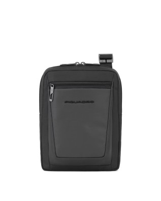 Piquadro – Borsello uomo in pelle e tessuto riciclato per  iPad® 2