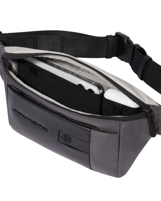 Piquadro - Marsupio uomo in pelle e tessuto riciclato RFID